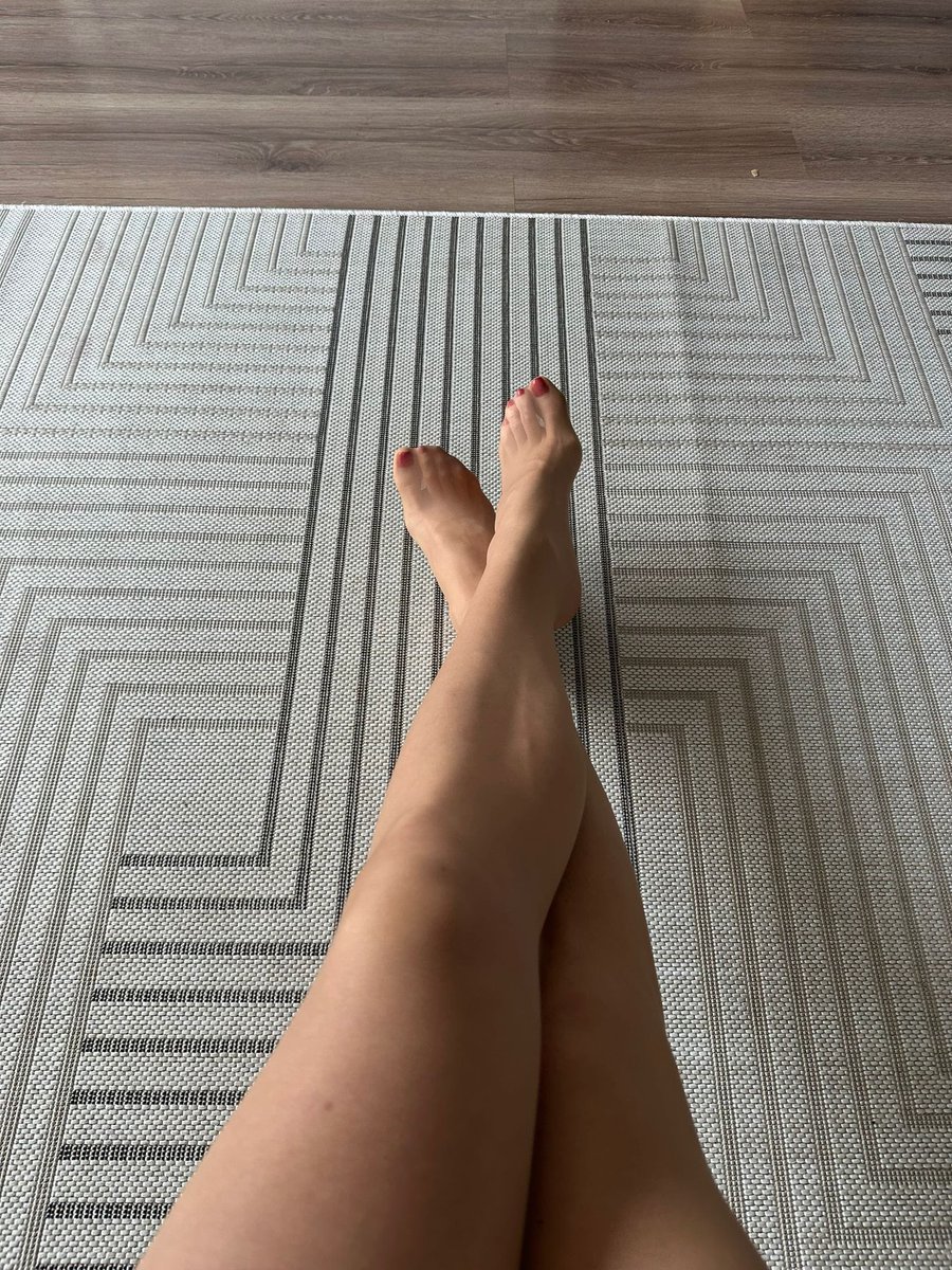 dximty's tweet photo. Kto postawi Pani kawę? 
#feet #pantyhose #nylon #nylonfeet #rt_feet @rt_feet 

DM!!! https://t.co/yFRlypXf84