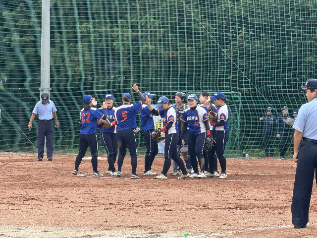 TFU_AO's tweet photo. ＼女子ソフトボール部 春季リーグ戦！🥎✨／

東京富士大学女子ソフトボール部が、第58回春季リーグ戦に出場しました！

7月4日の試合では
🥎 日本女子体育大学戦　3-4（タイブレーク）
🥎 日本体育大学戦　1-3
どちらも最後まで粘り強く戦いましたが、惜しくも敗戦となりました。
この悔しさを力に変え、7月11日の試合では勝利を目指して全力で挑みます！🔥

皆さまの温かい応援をよろしくお願いします📣

#東京富士大学
#女子ソフトボール部
#春季リーグ戦
#応援よろしくお願いします
