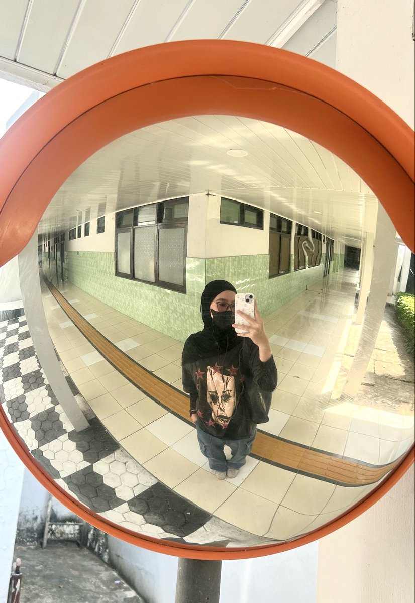 heymoonlighttt's tweet photo. lawan badainya sampai ke poli jiwa🤙🏻 https://t.co/Pk86Pdm0uA