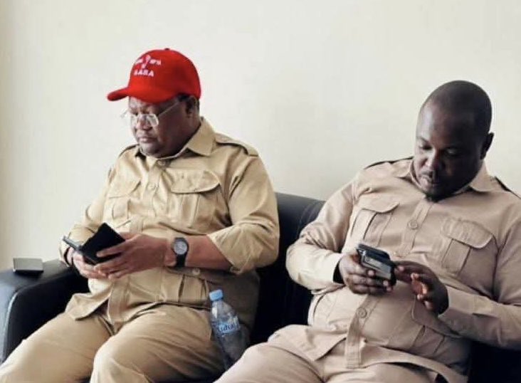 MsigwaPeter's tweet photo. Funzo kubwa nililojifunza kuhusu Tanzania ya sasa ni hili: Watanzania wengi wanaonekana kuchoshwa na hali ilivyo na wanatamani mabadiliko.

Katika mazingira kama haya, yeyote atakayejiweka au kuonekana kuwa kikwazo kwa matakwa ya wananchi anajiweka kwenye hatari ya kupoteza uungwaji mkono na uhalali wake wa kisiasa, bila kujali umaarufu wake, nafasi yake au historia yake.

Mungu awalinde na awapiganie!mawimbi baharini yanataisha lakini ndio yanasafirisha Meli
