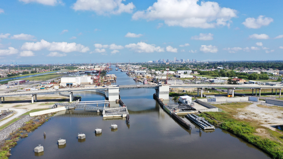 slfpaW's tweet photo. Harvey Canal Complex Maintenance 

SLFPA-W is performing maintenance activities at Harvey Canal Sector Gate this morning; please expect intermittent closures from 7:00 AM CST to 12:00 PM CST. https://t.co/hsmnOw38c4