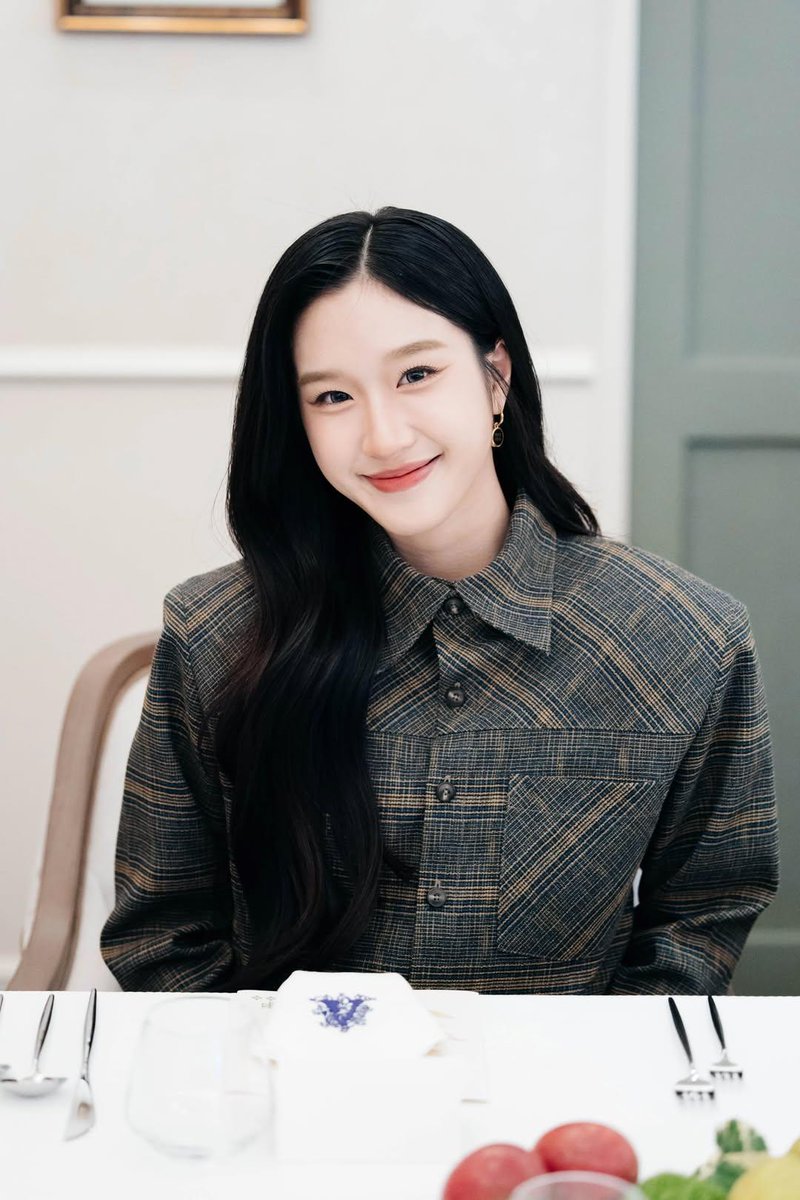 LLYJCH's tweet photo. I got a challenge for you dear FAYEMILY 
If this post gets shared 100 times in the next 24 hours I will pay 100 THB for HOWE AWARDS SHINNING FEMALE.
Let's go!
#BrokenOfLoveTheSeries #FayeAtom #FayePeraya #AtomPariya @malisorn00 @atomprys https://t.co/gRbpbuKmTN