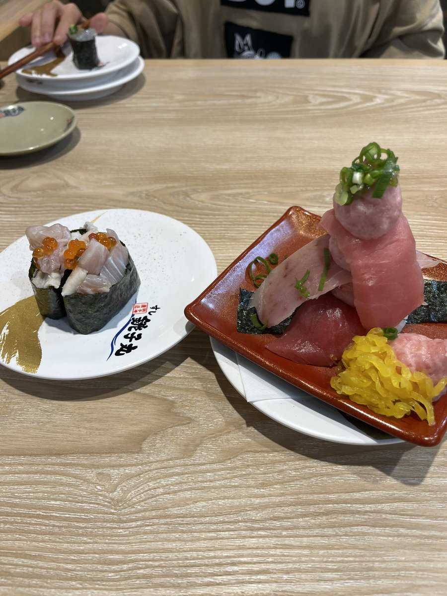 askr_3's tweet photo. ご馳走になります🍣 https://t.co/WQZ40zPQ3J