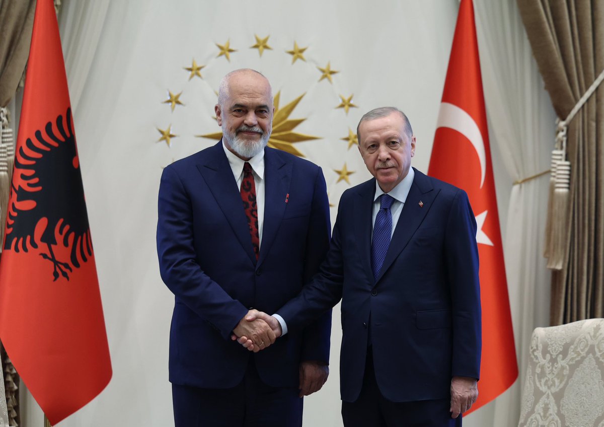 tcbestepe's tweet photo. Cumhurbaşkanımız Sayın @RTErdogan, Türkiye’nin ev sahipliğinde Cumhurbaşkanlığı Külliyesinde düzenlenen 36.⁠ ⁠NATO Devlet ve Hükûmet Başkanları Zirvesi temasları kapsamında Arnavutluk Başbakanı Edi Rama ile bir araya geldi. https://t.co/nD6DAOOuYQ