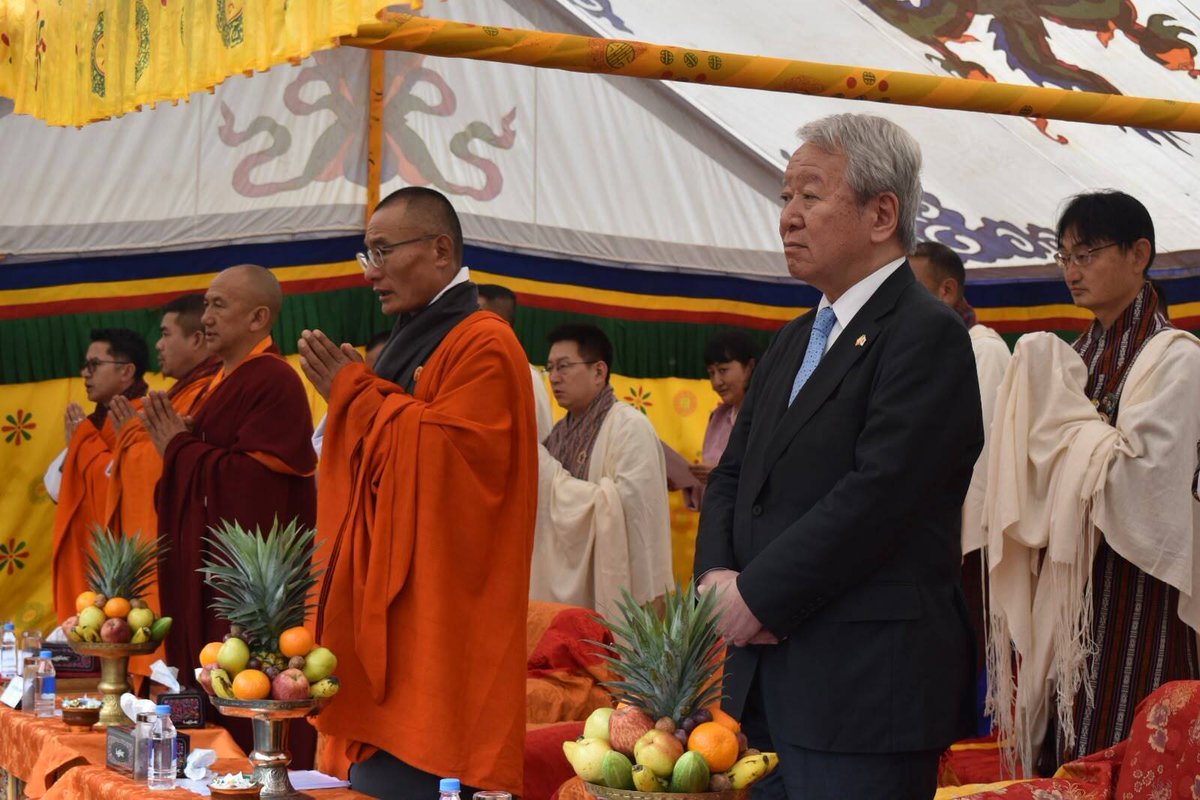 jica_direct_en's tweet photo. President Tanaka visited Bhutan and Bangladesh (6/27–7/6), attending the inauguration of Bhutan’s new infectious disease hospital and a memorial ceremony for the seven people who lost their lives in the July 2016 terrorist attack in Dhaka. https://t.co/iuvcruYvwQ