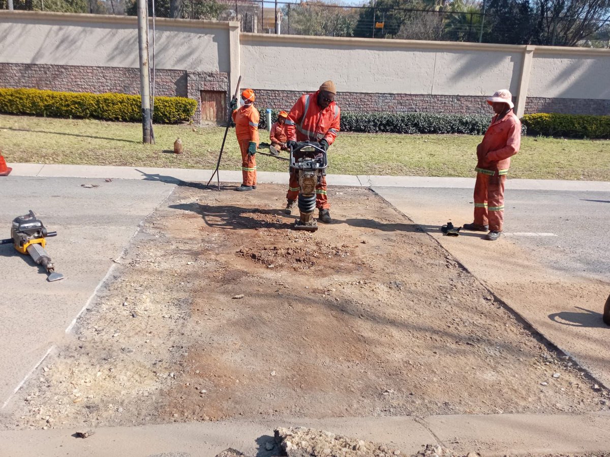 MyJRA's tweet photo. 📸 Before &amp; After: Road reinstatement works completed along St Audley Street in Bryanston. #JoburgRoads https://t.co/3WqCzDhAQg