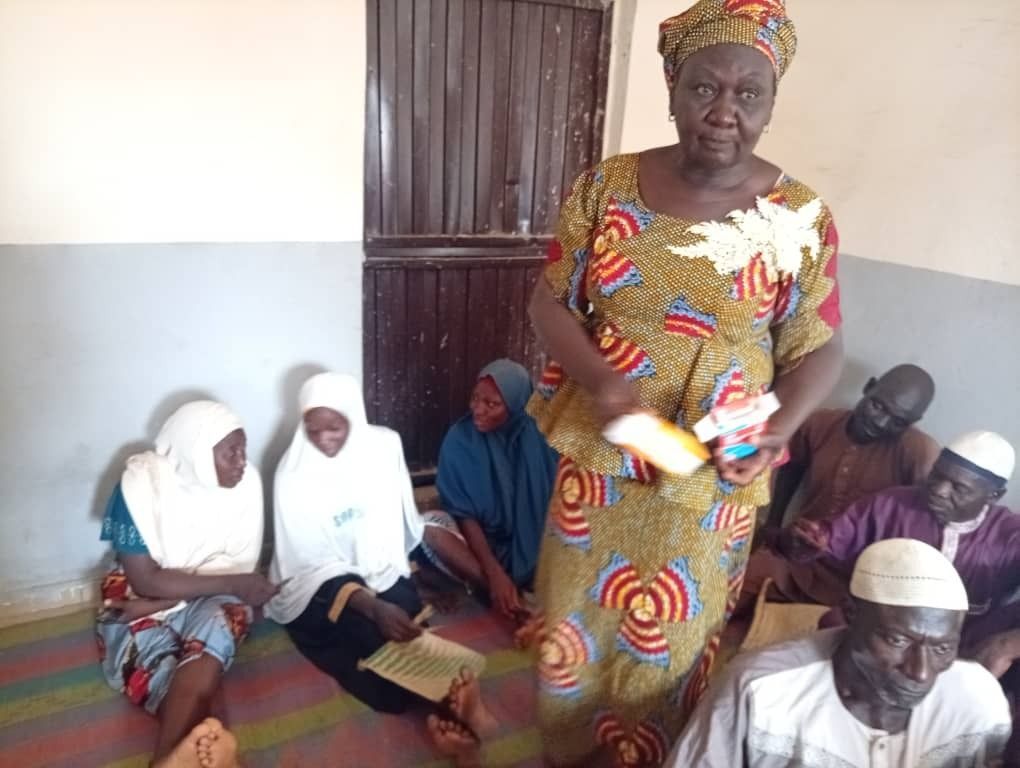 Hasena_hcdi's tweet photo. 👨🏾‍🌾  HCDI recently sensitized community farmers in Maito Community, Wushishi LGA, on the importance of visiting Primary Health Care facilities for regular health check-ups.

#HCDI #PrimaryHealthCare #CommunityHealth #PreventiveCare https://t.co/T8RzXLvJw8