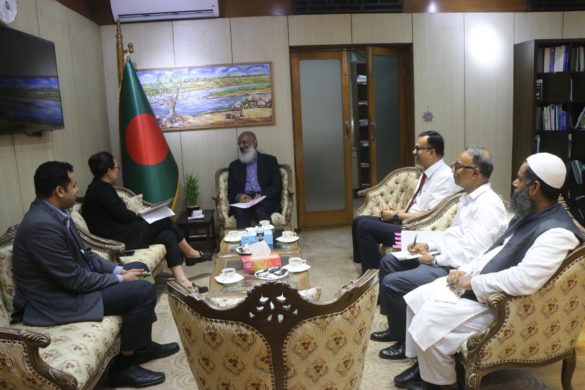 tommbonde's tweet photo. 🙏  Pleasure to meet Md Shahriar Kader Siddiky, Secretary of the Economic Relations Division 🇧🇩. 

We reaffirmed the strong partnership between IOM &amp; Bangladesh and discussed cooperation on migration governance, climate mobility, border management, protection &amp; reintegration. https://t.co/hIMB9kdUDY