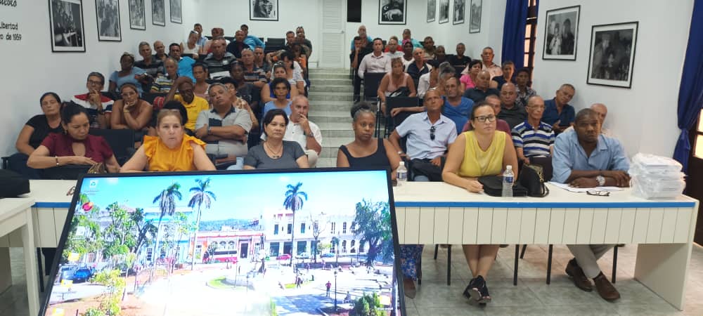 AlbertoLopezcu's tweet photo. Arrancamos en #Matanzas con la capacitación de nuestros cuadros empresariales (atendidos y patrocinados por el @minalcuba) rumbo a las transformaciones económicas y sociales acordadas. Con el respaldo de los secretarios del Partido y el Sindicato. 
¡A trabajar por el futuro! https://t.co/O90UFxS9OP