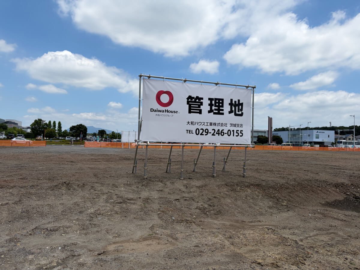 Tsukulove's tweet photo. とりせん魚べい跡地。
計画は未表示だけど、大和ハウス管理で盛土まで済み。
噂どおりヤマダ電機になる？
マンションの低階層にとりせんと魚べいが入ってもいいんだぞ。 https://t.co/vKQaP9605h