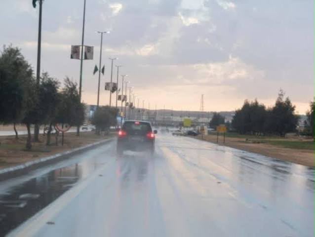 hemma_media's tweet photo. #متابعات : همَة 

الأرصاد تحذّر من أمطار رعدية ورياح نشطة على 4 مناطق جنوبية ( جازان وعسير والباحة ومرتفعات مكة ) 
ونشاط للرياح المثيرة للأتربة بالغبار في أغلب المناطق مع تدني الرؤية بطريق جازان الساحلي، فيما يرتفع موج البحر الأحمر جنوباً ليتجاوز المترين، ويصل مترين شمال ووسط الخليج العربي.

#الطائف
#جمعية_همّة_الإعلامية