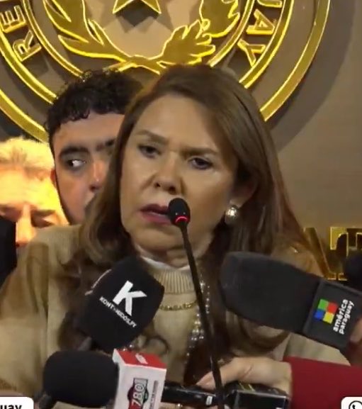ActuFoot_'s tweet photo. 🚨 Marina Ferrari, la ministre des sports sur Celeste Amarilla : « NOS CONCITOYENS SAURONT LA RECEVOIR. 😤

Ce n'est pas à moi de dire qui doit rentrer dans le pays ou pas. Si elle est identifiée comme telle, JE PENSE QU'ELLE N'AURA PAS UN ACCUEIL TRÈS CHALEUREUX. 🥶

Elle a fait PLUS QUE GÂCHER CETTE FÊTE, c'était ABSOLUMENT ABJECT les propos tenus par cette sénatrice. 🤢

C'est pour ça que JE LES AI DÉNONCÉS, LE PROCUREUR DE PARIS A ÉTÉ SAISI SUR LE SUJET. 

Nous avons reçu des excuses du gouvernement paraguayen qui a dit que ça ne correspondait absolument pas aux valeurs portées par le pays. 

Cette sénatrice continue sur sa triste lancée. Quand on est un responsable politique, CE N'EST JUSTE PAS POSSIBLE D'AVOIR DE TEL PROPOS AUJOURD'HUI. ❌ »

🎙️ @franceinfo