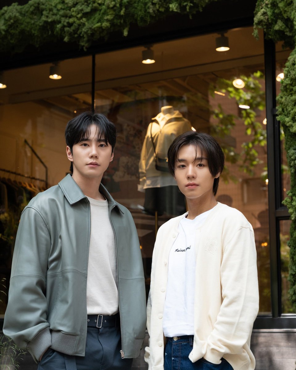 9799_collect's tweet photo. 메종키츠네 투샷 + 연하 빤히 https://t.co/yKzOjUYWy9