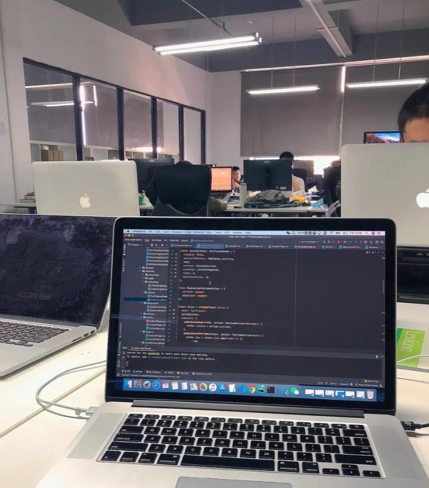badcarlson's tweet photo. Just hit the snooze on work tasks and let my coffee fuel the "productivity break" mode. （已完成今日摸鱼KPI的100%，全靠咖啡撑着这假装努力的间隙）， https://t.co/yl0vBiDoLY