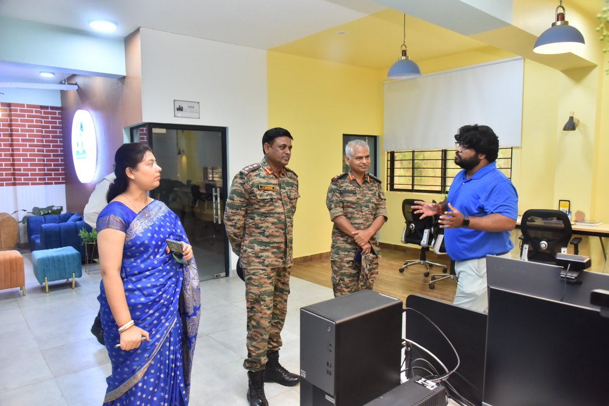 cvruCG's tweet photo. 🪖 From Raipur to Delhi—the march of discipline continues! 🇮🇳
Deputy Group Commander S. Ramesh’s inspection at CVRU’s Thal Sainik Selection Camp wasn’t just about reviewing cadets—it was about igniting ambition.
#CVRU #NCC #ThalSainikCamp #LeadershipInAction #NationBuilders https://t.co/jmPd2zP1jF