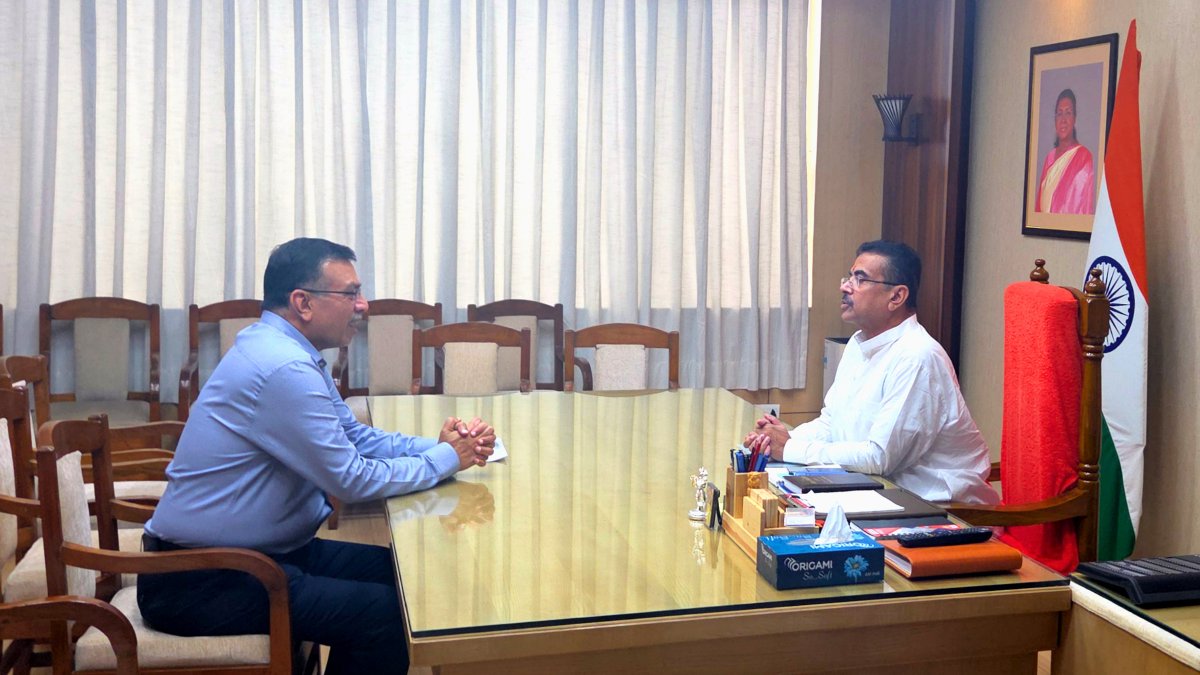 DrSanjivGoenka's tweet photo. It was a pleasure meeting Hon'ble Chief Minister of West Bengal, Shri @SuvenduWB, and listening to his visionary plans for the state's development. The vision for a Viksit Bengal is both inspiring and forward-looking. Equally remarkable was his energy, enthusiasm, and meticulous attention to even the smallest details.

We had a meaningful discussion on West Bengal's growth journey and the opportunities to strengthen the state's industrial ecosystem, attract greater investment, create employment, and enhance its global competitiveness.

Looking forward to contributing to this shared journey of progress.