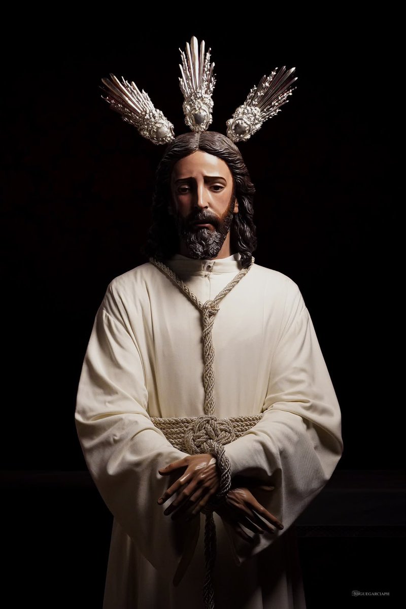 DNBellavista's tweet photo. El Señor de la Salud y Remedios luce túnica blanca, juego de potencias y cíngulo de plata para los meses estivales. 

#DNBellavista https://t.co/kLeRq1WMqI
