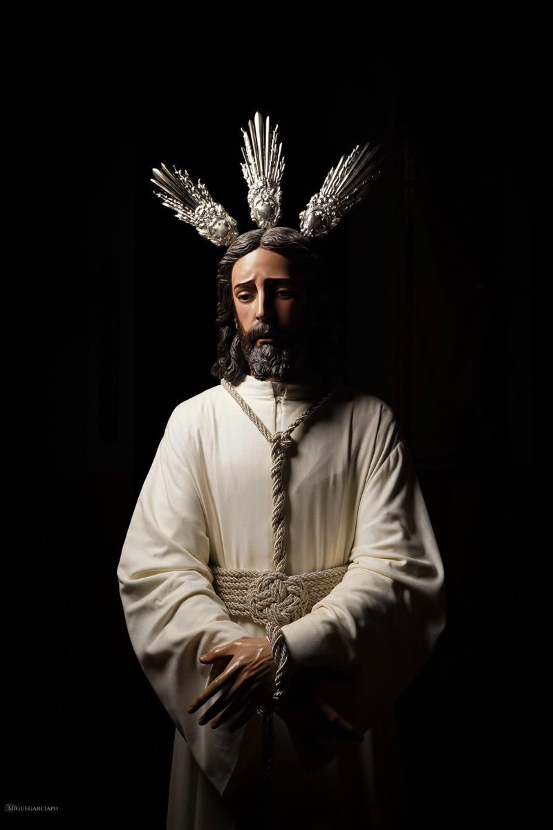 DNBellavista's tweet photo. El Señor de la Salud y Remedios luce túnica blanca, juego de potencias y cíngulo de plata para los meses estivales. 

#DNBellavista https://t.co/kLeRq1WMqI