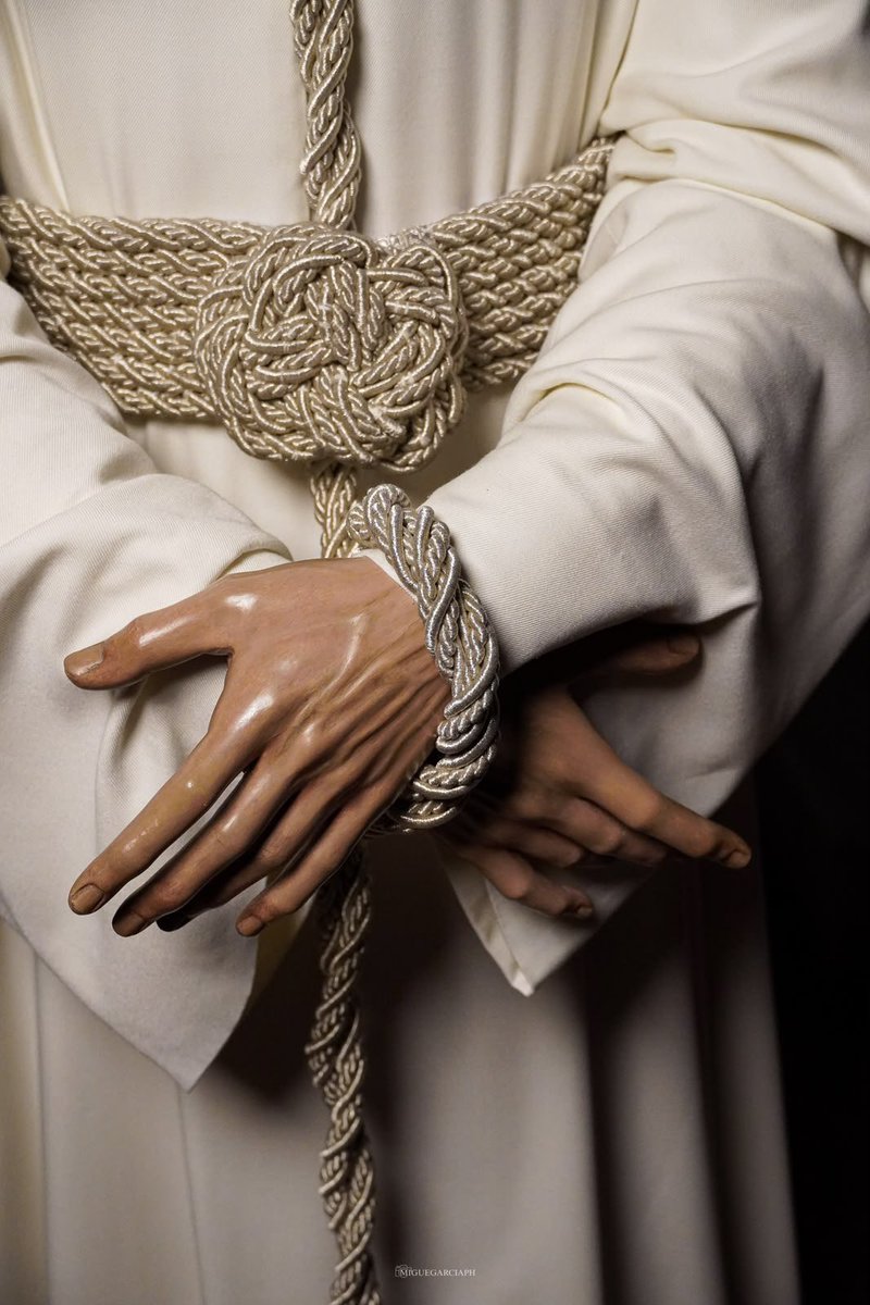 DNBellavista's tweet photo. El Señor de la Salud y Remedios luce túnica blanca, juego de potencias y cíngulo de plata para los meses estivales. 

#DNBellavista https://t.co/kLeRq1WMqI