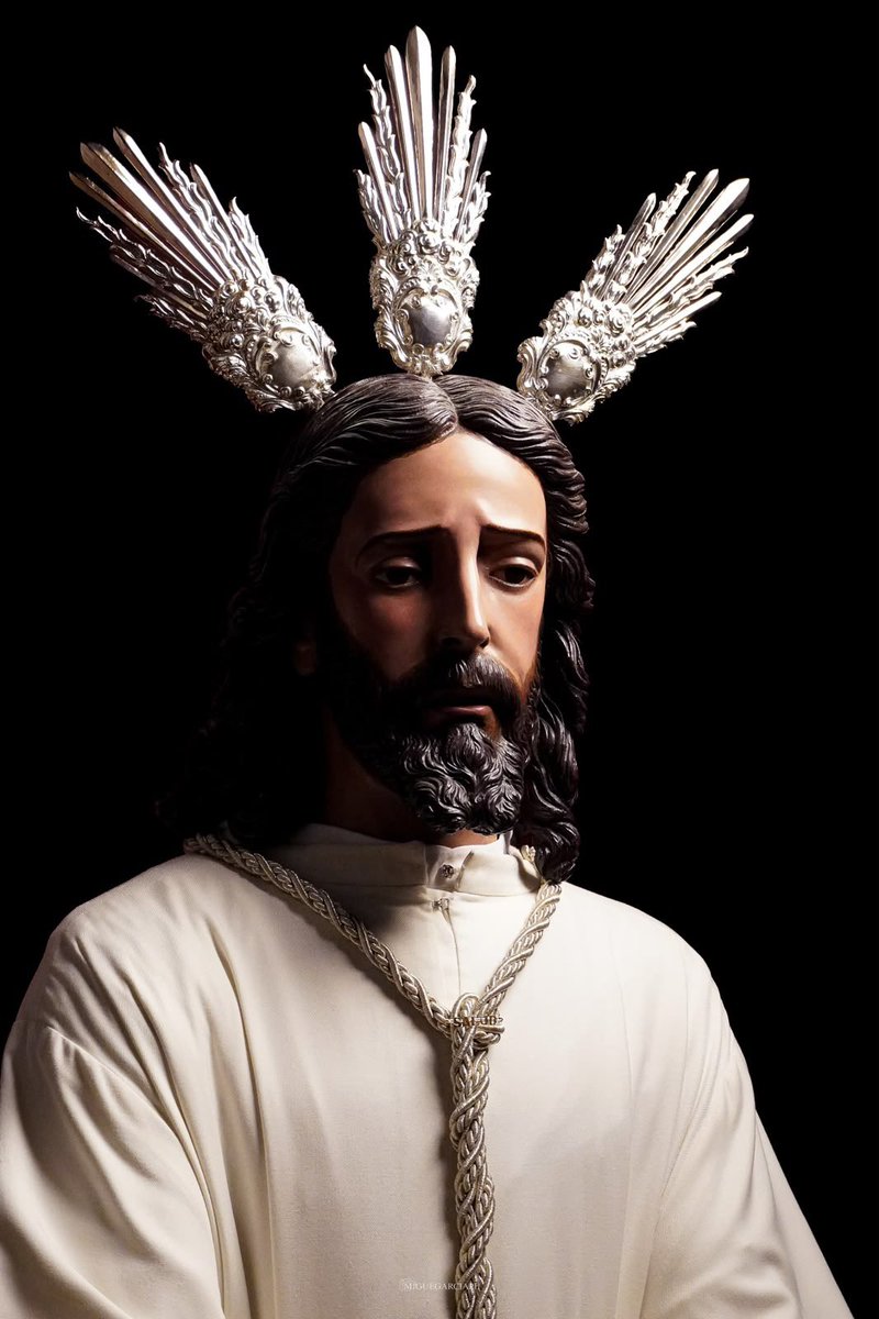 DNBellavista's tweet photo. El Señor de la Salud y Remedios luce túnica blanca, juego de potencias y cíngulo de plata para los meses estivales. 

#DNBellavista https://t.co/kLeRq1WMqI