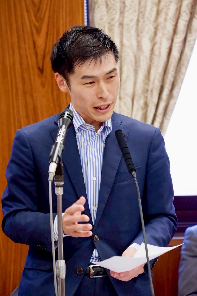 yamazoejimusyo's tweet photo. 自維国参提出の国旗損壊処罰法案。「内心に立ち入らない」としながら衆院で維新発議者が「成立を機に愛国心も醸成されていく」と答弁したのを追及。自民発議者「政治家としての思い。保護法益はあくまで国民感情」と釈明。
#山添拓 議員「与党の発議者が内心に踏み込み愛国心抱けと求めることは重大」 https://t.co/3aTqWIz4lU