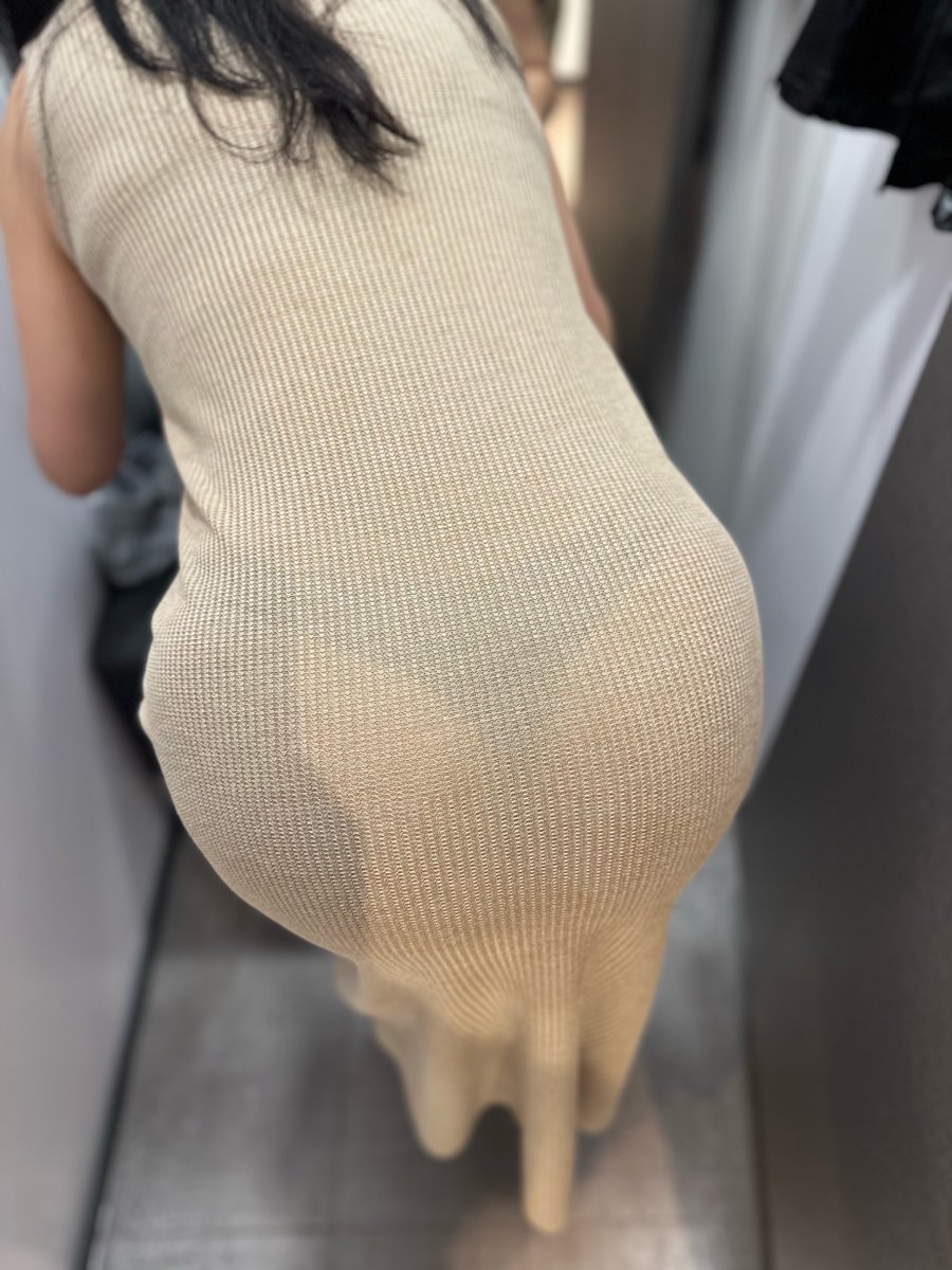 gffEzuDRoqJVxw3's tweet photo. 自訂颱風假開始 先帶老婆買買東西 https://t.co/c2OmGd0x2F