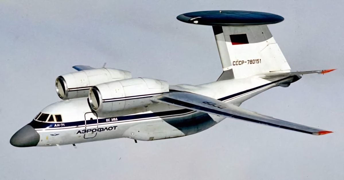 PlaneSighting_'s tweet photo. I can’t even believe this is a real plane https://t.co/jG0t0TzsDJ