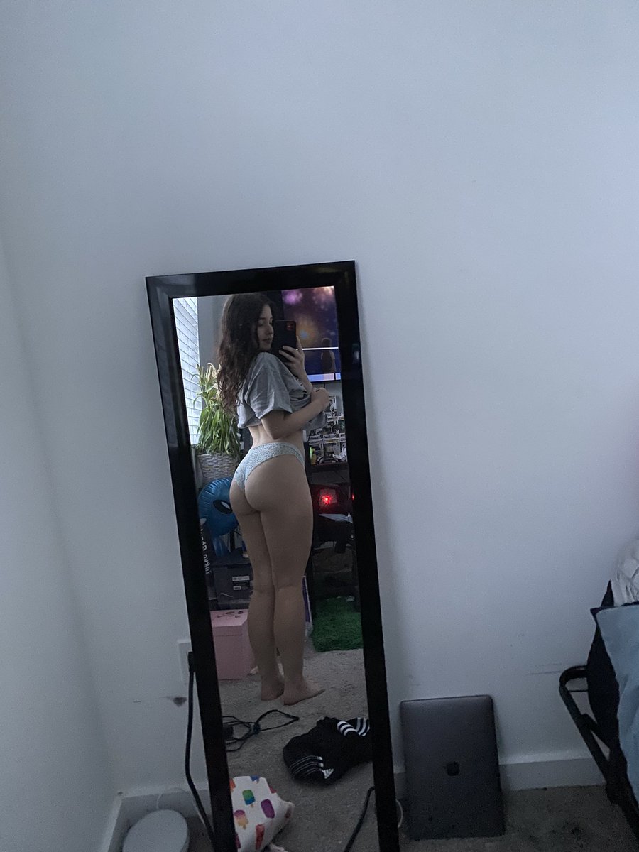 AnaCheekss's tweet photo. I’m still selling daddy xx #nsfwtwt #buyingcontent https://t.co/06HK9at81c