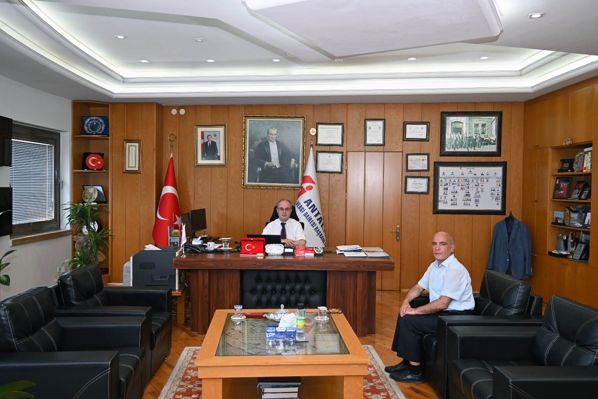 AntalyaVDB's tweet photo. İzmir Defterdarlığına tayin olan Serik Vergi Dairesi Müdürümüz Seyfullah Haktan Ersavaş,Defterdarımız @ilhanKarayilan'a veda ziyaretinde bulundu.Defterdarımız, özverili çalışmalarından ötürü teşekkür ederek, Müdürümüze yeni görevinde başarılar diledi.@gibsosyalmedya  @HMBakanligi https://t.co/b5TIcv7M4x