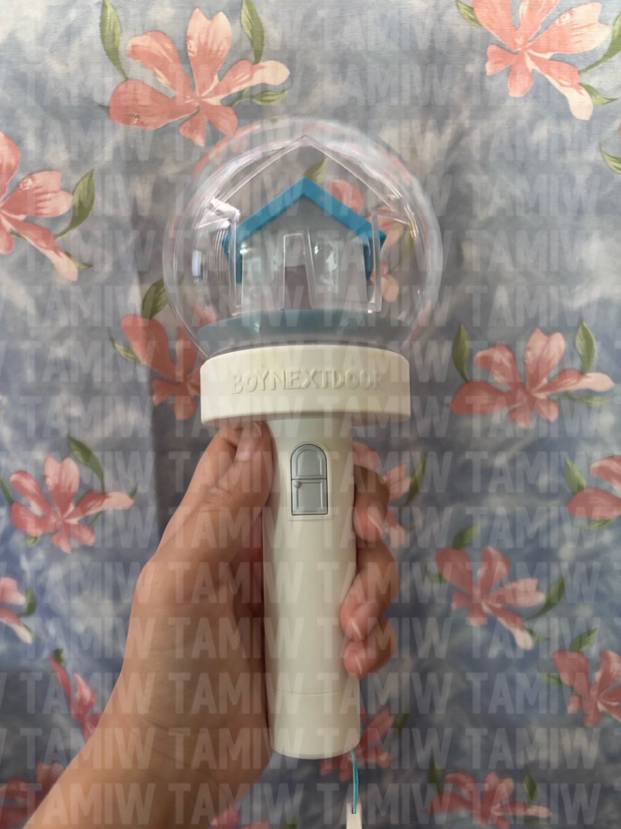 peacheesollo's tweet photo. <WANT TO RENT>

Hi ONEDOOR! Aku mau sewa-in lightstick Boynextdoor buat konser Knock On Vol.2 Jakarta (prio. Dom Bandung)

200k/day
*official lightstick (beli waktu Knock On Vol.1)
*inc battery
*tnc and more in pc

#rentlightstick #boynextdoor #sewalightstick #bandung https://t.co/buUttajb67