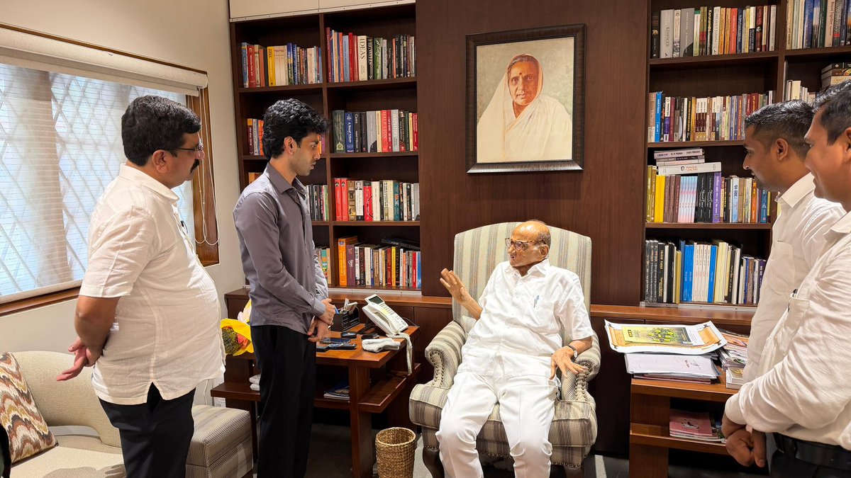 minileshsambare's tweet photo. मुंबई येथील सिल्व्हर ओक येथे मा. श्री. शरदचंद्रजी पवार @PawarSpeaks साहेब यांची सदिच्छा भेट घेतली.

यावेळी पुढील राजकीय व सामाजिक कार्य अधिक व्यापक करण्यासाठी त्यांचे आशीर्वाद व मार्गदर्शन लाभले.

#Mumbai #Sharadpawar https://t.co/4mg4043drs