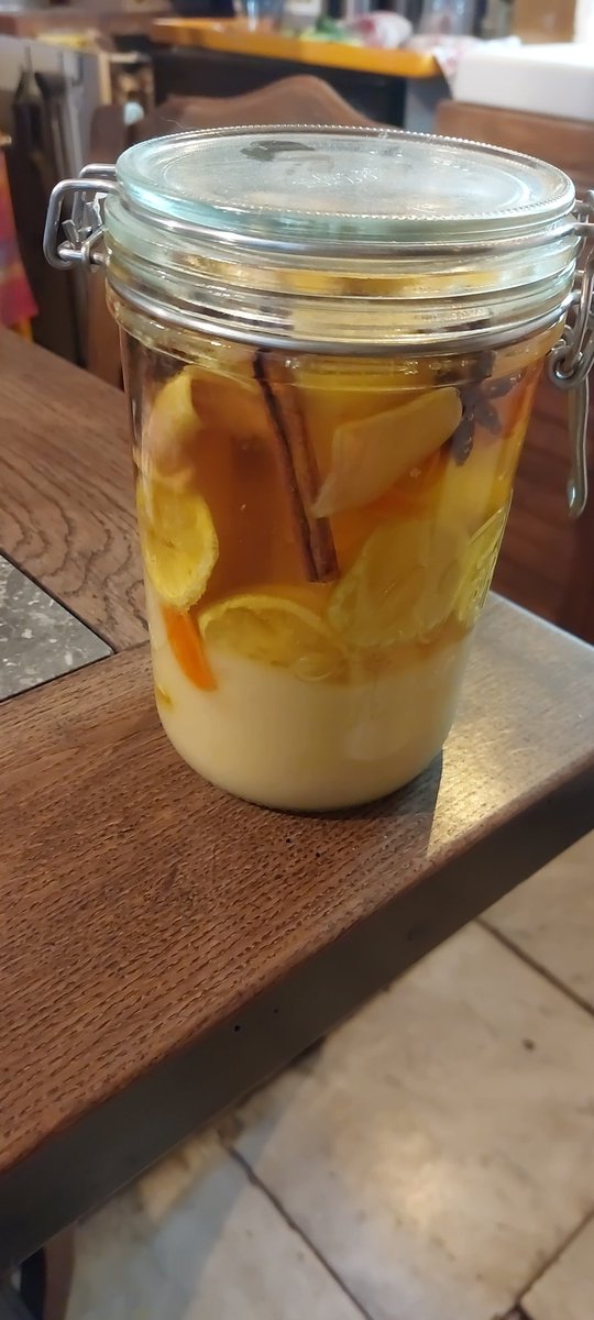 jumboat's tweet photo. @Sainte_Hermine5 Miel, citron, curcuma , poivre, gingembre, cannelle, clous de girofle et badiane. https://t.co/CONii5XBd0