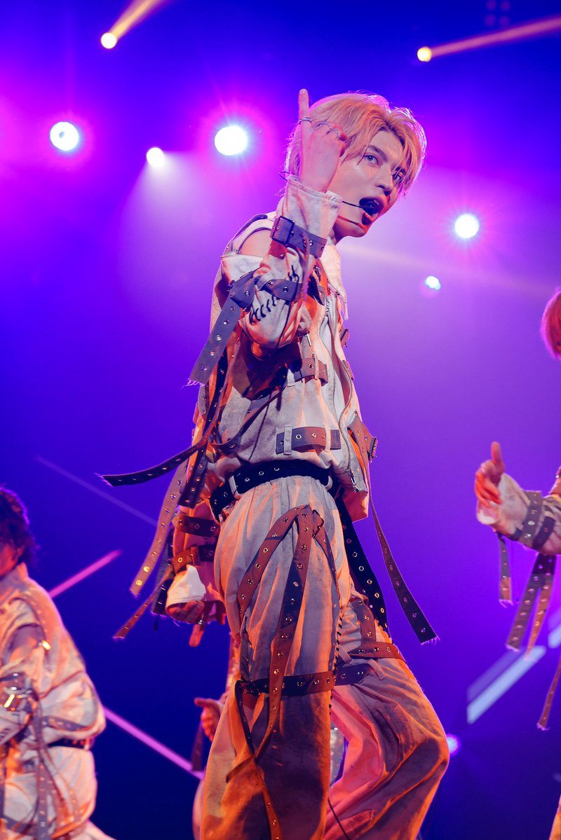 realsoundjp's tweet photo. ＼原因は自分にある。ライブ写真到着🪐／

📸写真ギャラリー（独占カットあり／全18枚）
https://t.co/SGoFQkm3lD

「俺たちはライブに命をかけてる」――
輪廻の先で見つけた生き方の答え、『仮ノ現』のすべて！
@genjibu_sdr #げんじぶ https://t.co/0B5zYVb7bp
