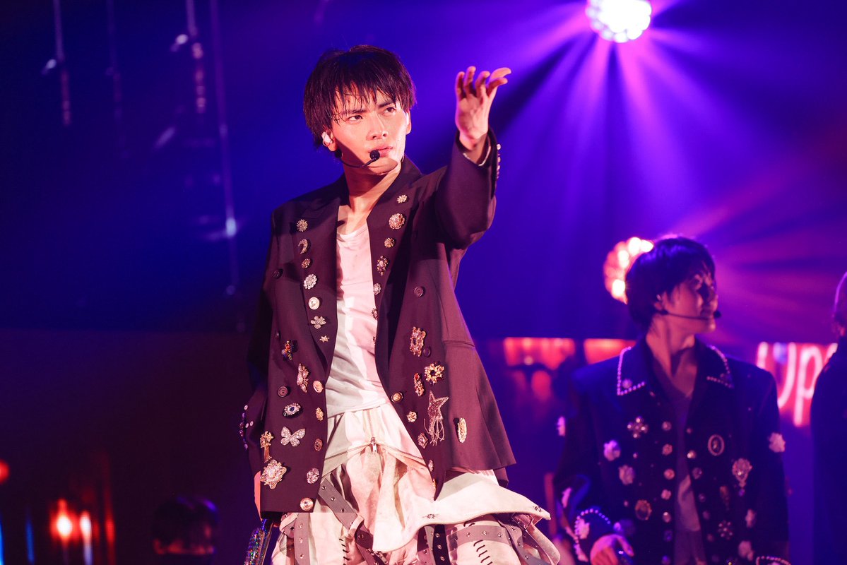 realsoundjp's tweet photo. ＼原因は自分にある。ライブ写真到着🪐／

📸写真ギャラリー（独占カットあり／全18枚）
https://t.co/SGoFQkm3lD

「俺たちはライブに命をかけてる」――
輪廻の先で見つけた生き方の答え、『仮ノ現』のすべて！
@genjibu_sdr #げんじぶ https://t.co/0B5zYVb7bp
