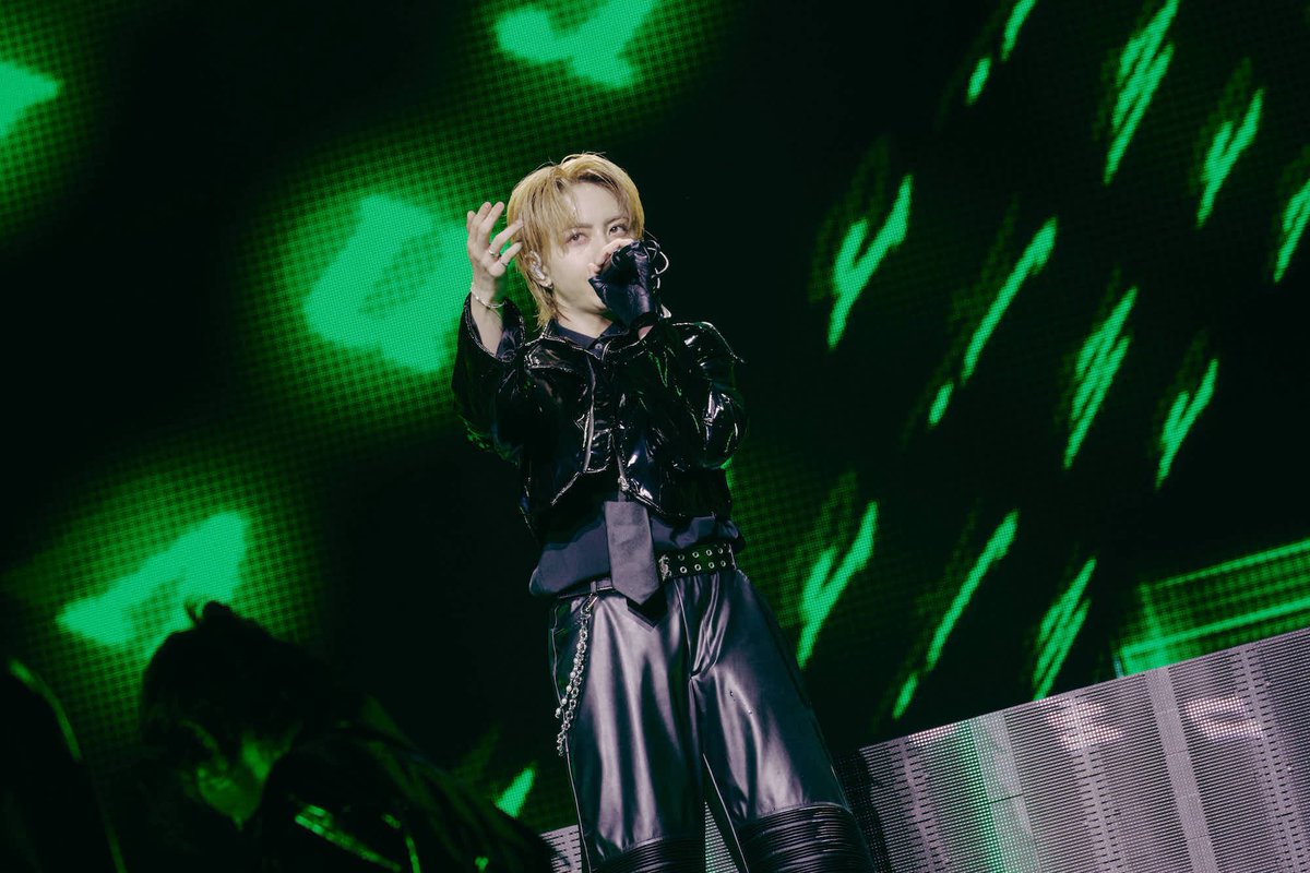 realsoundjp's tweet photo. ＼原因は自分にある。ライブ写真到着🪐／

📸写真ギャラリー（独占カットあり／全18枚）
https://t.co/SGoFQkm3lD

「俺たちはライブに命をかけてる」――
輪廻の先で見つけた生き方の答え、『仮ノ現』のすべて！
@genjibu_sdr #げんじぶ https://t.co/0B5zYVb7bp