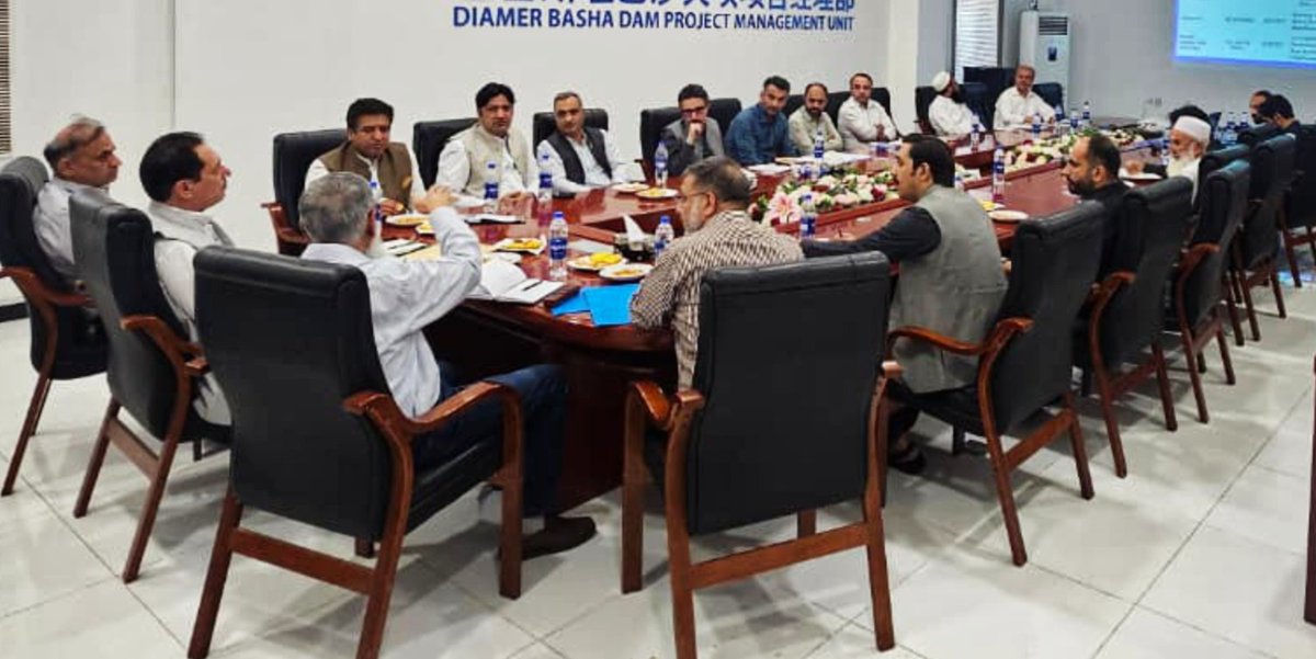 DBD_PR's tweet photo. Diamer Basha Dam Project: MoU Signed for Rs. 972.571 Million CBM Schemes. WAPDA, DBDP &amp; District Admin Diamer signed an MoU for livelihood schemes worth Rs. 972.571 million in the project area under Confidence Building Measures (CBMs), aimed at supporting local communities. https://t.co/fOIP6yI19S