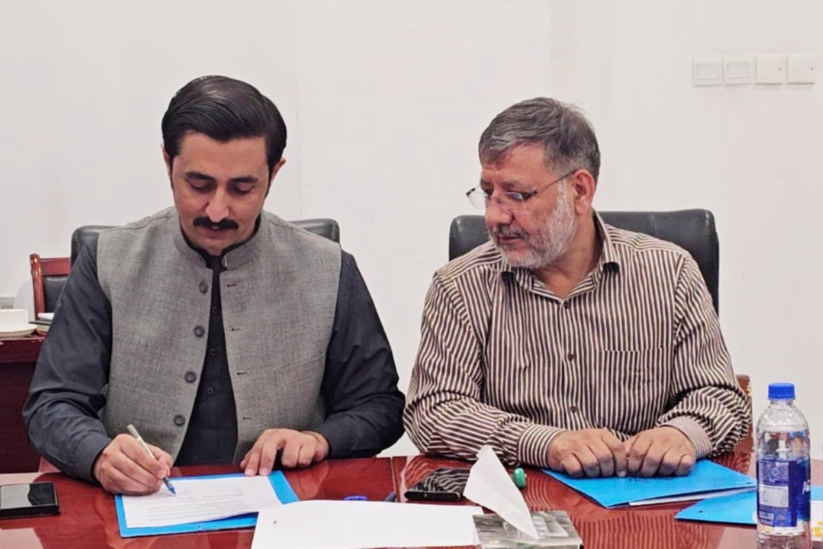 DBD_PR's tweet photo. Diamer Basha Dam Project: MoU Signed for Rs. 972.571 Million CBM Schemes. WAPDA, DBDP &amp; District Admin Diamer signed an MoU for livelihood schemes worth Rs. 972.571 million in the project area under Confidence Building Measures (CBMs), aimed at supporting local communities. https://t.co/fOIP6yI19S