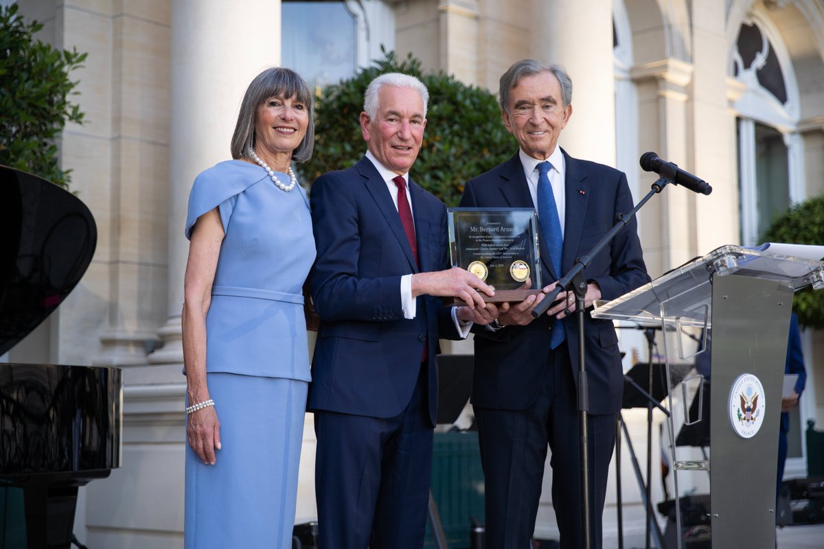 USAmbFrance tweet picture
