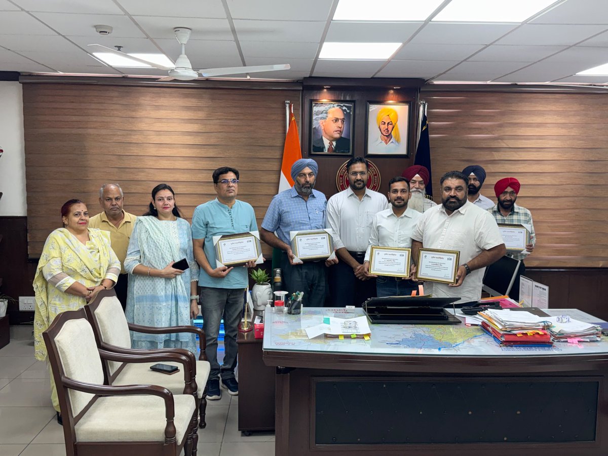dprokapurthala's tweet photo. Deputy Commissioner Akash Bansal on Thursday felicitated five Booth Level Officers for successfully completing 100% digitization of Enumeration Forms under the ongoing Special Intensive Revision of electoral rolls, well ahead of the stipulated deadline of July 24. @TheCEOPunjab https://t.co/jQEyAUwcQs