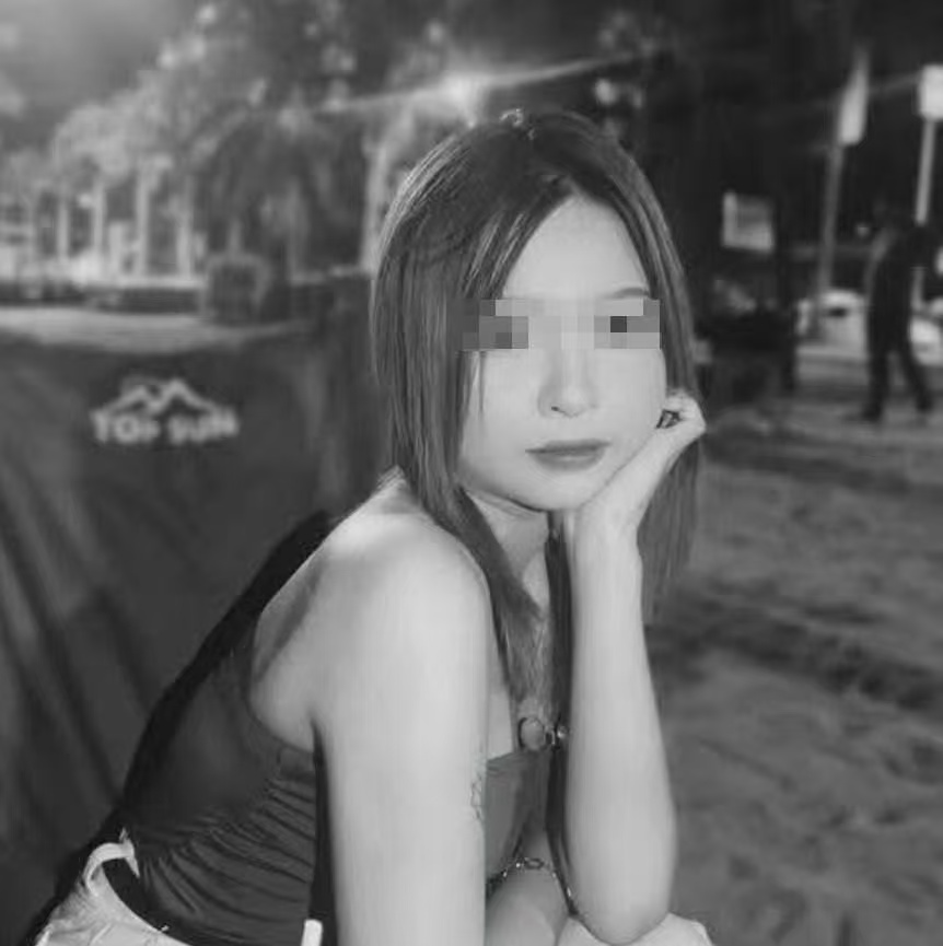 chaozuoye's tweet photo. 我去，去酒店时还好好的，怎么从行李箱出去了

倒贴，人倒贴没了 https://t.co/SDSUbQj5Dj