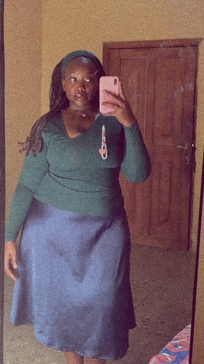 __Katrynaa's tweet photo. Hi, my name is Kat and I make basic tops. Why do you need to buy from me? You don’t need to wear a bra for my basic tops and the girls with sit beautifully well.
Prices ranges from 6-10k.

Please RT my customers are on your TL https://t.co/YEWCCwt1YJ