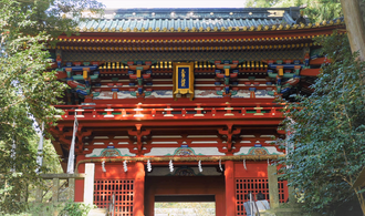 yui_michibiki's tweet photo. 静岡市駿河区に鎮座する久能山東照宮は、日本で最初に建てられた東照宮です。御祭神は徳川家康公。1616年に亡くなった家康の遺命によりこの地に葬られ、翌年に創建されました。国宝。山頂へ続く石段は1159段。 https://t.co/f8bv3o1Nid