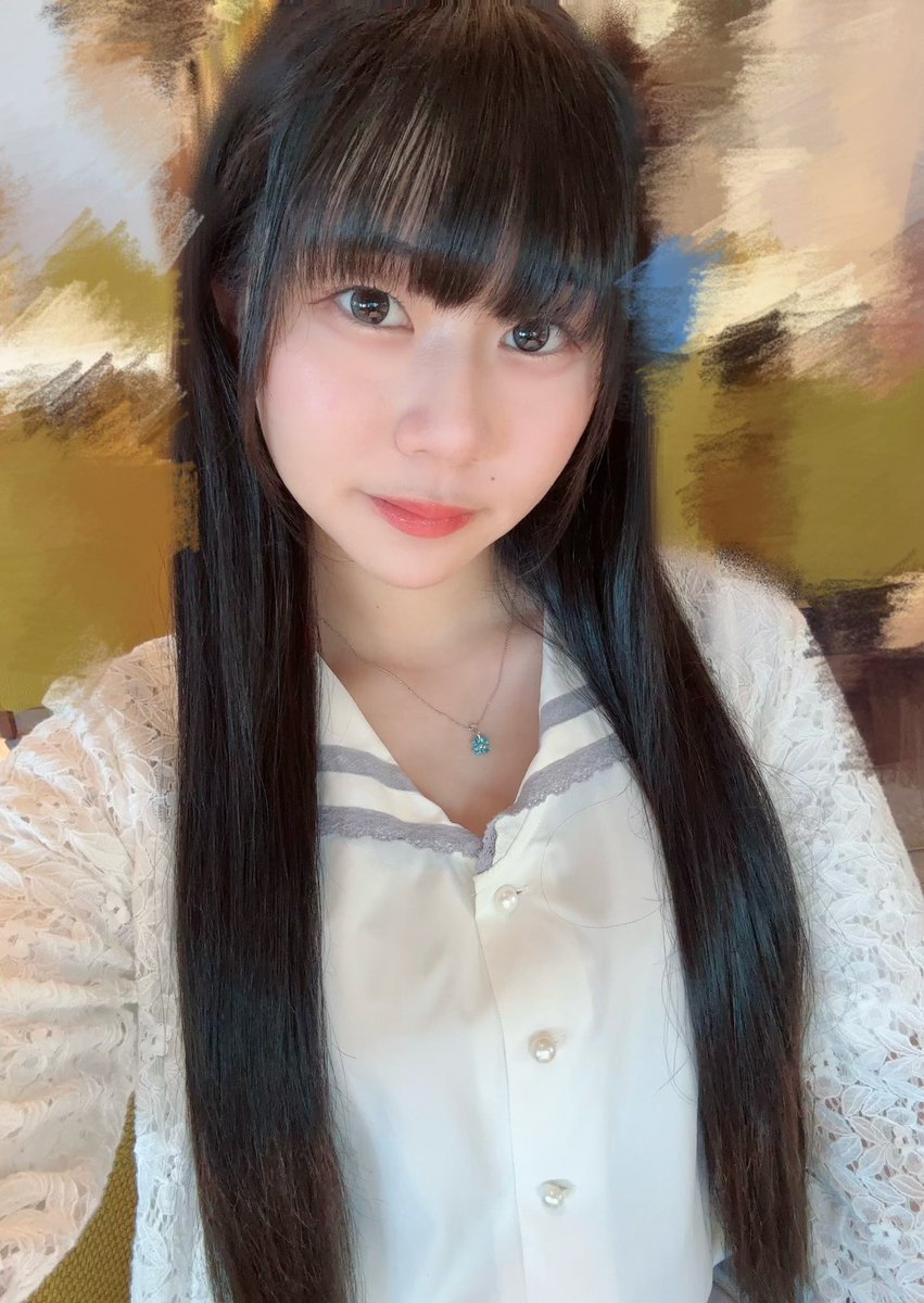 _yuki_cc13's tweet photo. わかりにくいけど、20センチ近く切ったので思ったより短くなったのですよ🙂‍↕️

切りたい気持ちと切りたくない気持ちが鬩ぎ合っていたので、あさひさんに切るべきか聞いたら切っちゃえ！ということだったので切りました！優柔不断なのでね、、
1ヶ月前の話ですけど… https://t.co/KmW6JBPl7Y