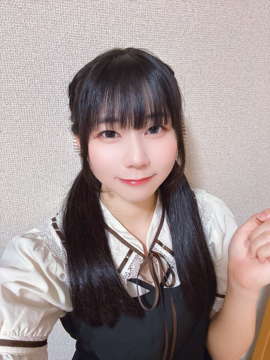 _yuki_cc13's tweet photo. わかりにくいけど、20センチ近く切ったので思ったより短くなったのですよ🙂‍↕️

切りたい気持ちと切りたくない気持ちが鬩ぎ合っていたので、あさひさんに切るべきか聞いたら切っちゃえ！ということだったので切りました！優柔不断なのでね、、
1ヶ月前の話ですけど… https://t.co/KmW6JBPl7Y