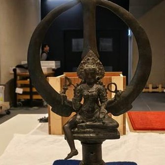 sidhant's tweet photo. Australia to repatriate metal trishul surmounted by an image of Goddess Bhadrakali. The artifact is from Sri Kasiviswanathaswamy Temple, Kollumangudi, Tamil Nadu from Late Chola time. https://t.co/H1uOvcTb4F
