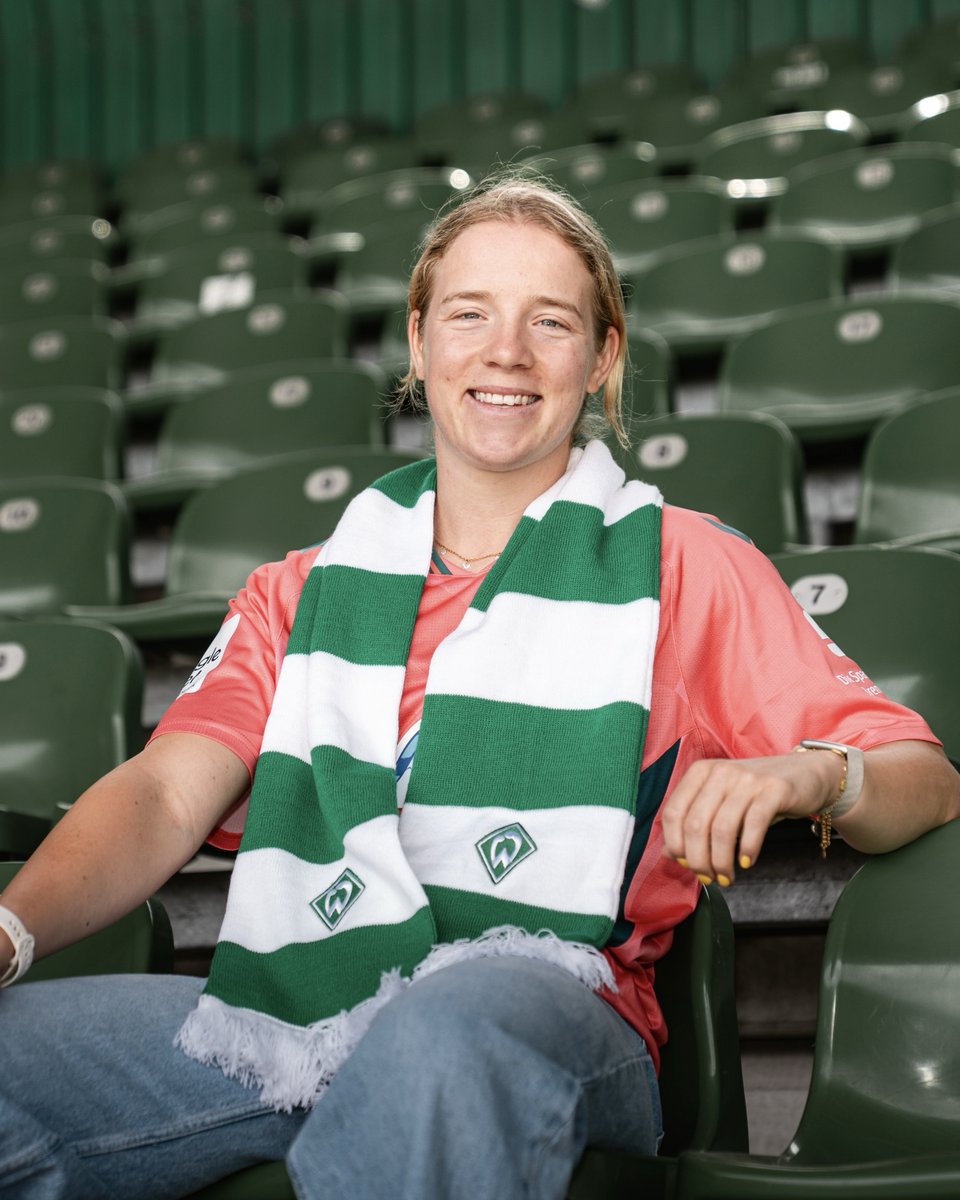 WerderUpdates's tweet photo. 🗣️ „Ich liebe es, Vollgas zu geben!“
Mit Elena #Dhont begrüßen die #WERDERFRAUEN ihren zweiten belgischen Neuzugang. 🇧🇪
Im Interview spricht die 28-Jährige unter anderem über ihre ersten Eindrücke von Bremen und ihre Rolle im Team. 👉 https://t.co/dCtlPJ1gwz
#Werder https://t.co/RhWJtfW0OF