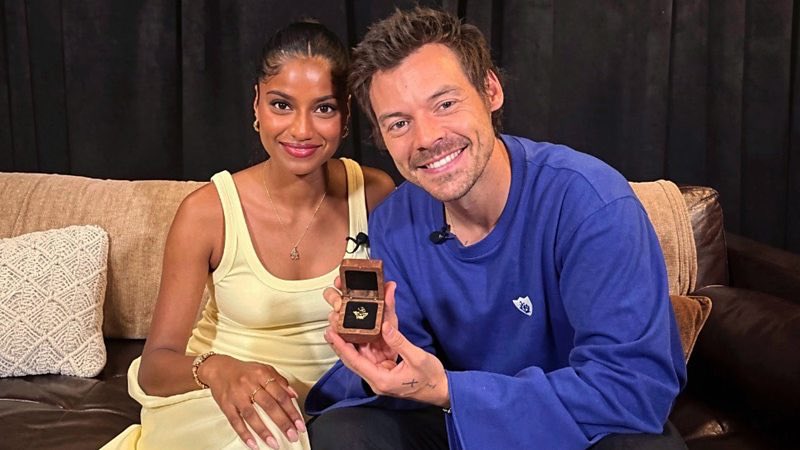 hsdaily's tweet photo. “I grew up watching Blue Peter and I never thought I would get one of these… This might be my proudest achievement.” — Harry on receiving the Blue Peter Gold Badge in recognition of his musical career. https://t.co/RsKvHdwFVQ