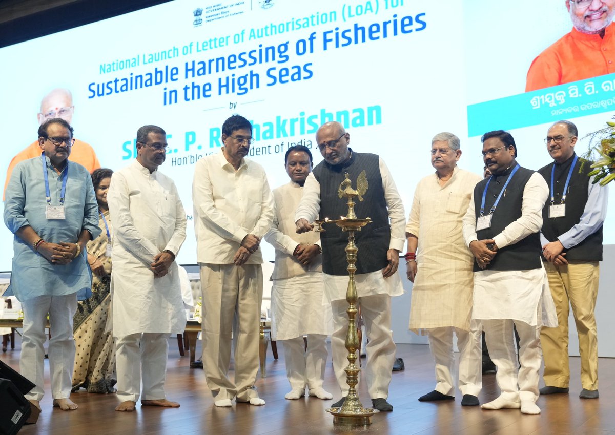 PIBodisha's tweet photo. Vice President launches national programme for issuance of Letters of Authorisation for Sustainable Harnessing of Fisheries in the #HighSeas

High Seas represent a new chapter in India’s maritime journey: Vice-President

https://t.co/W9wHCeTmxl

@farddepartment https://t.co/LLz6BFPBf6
