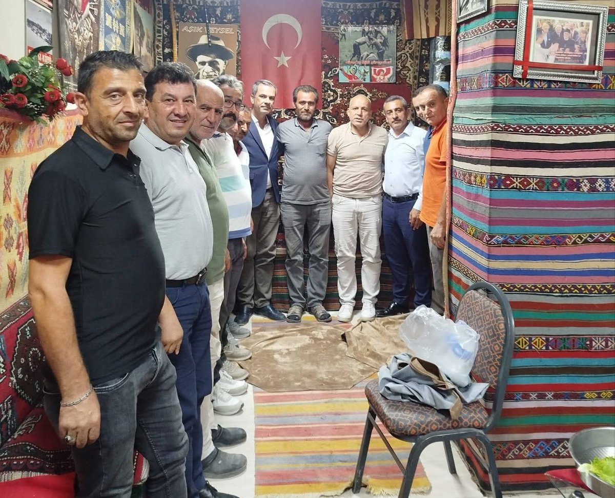 35BAHADIR's tweet photo. Birlik, beraberlik ve kardeşlik duygularının pekiştiği bu güzel organizasyonda, başta dernek başkanı Suat Yavan olmak üzere emeği geçen herkese teşekkür ediyorum. https://t.co/gzlRL42oaN