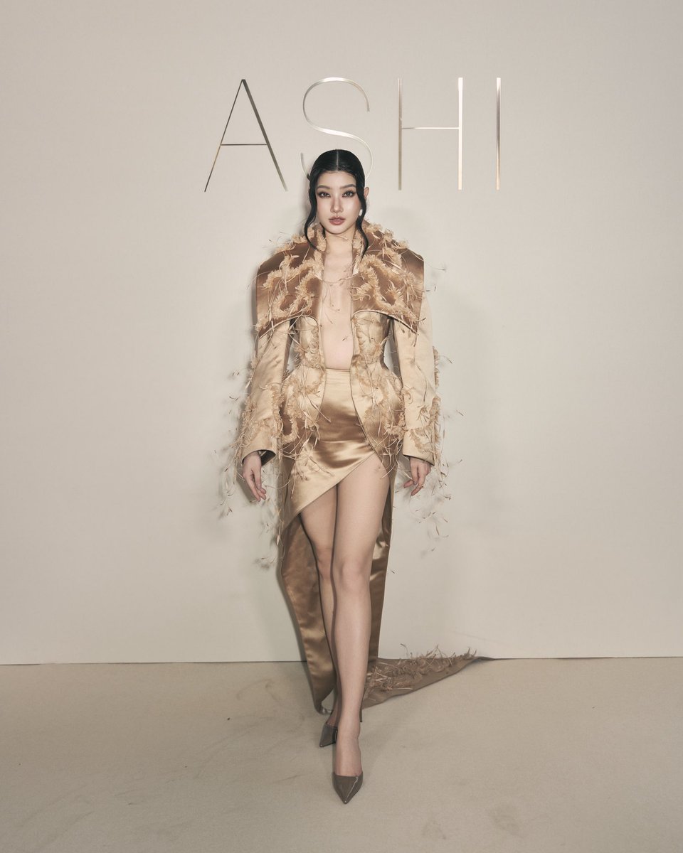 minemediap's tweet photo. “เมเบิ้ล-สิริวลี สิริวิบูลย์(@mable_siriwalee) เข้าร่วมงาน Ashistudio : COUTURE FALL / WINTER 2026 SHOW 

#MablexHauteCoutureFW26 
#Ashistudio
#Mable_siriwalee 
#Minepeople https://t.co/MPjQNjjs1B
